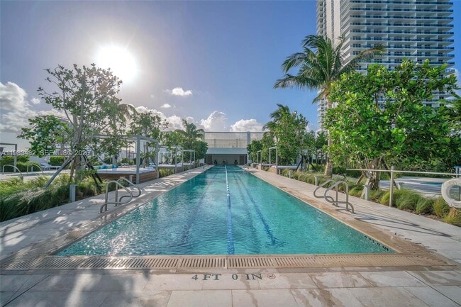 Building Photo - 700 NE 26th Terrace