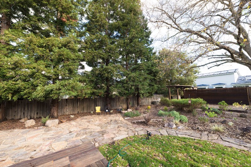 Building Photo - 421 Kahrs Ave