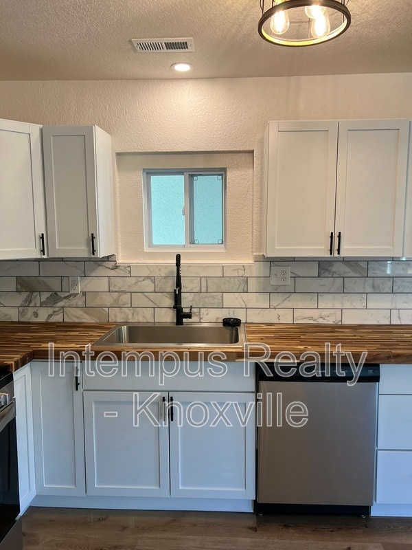 Building Photo - 1712 Vada Cir