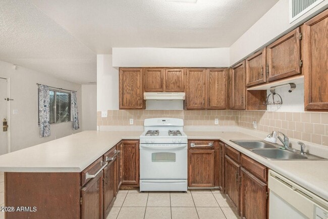 Building Photo - 516 W 9th St