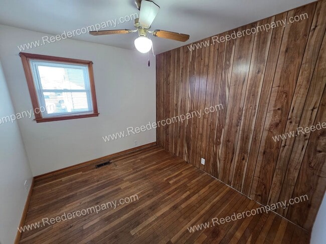 Building Photo - Well maintained 3 bedroom 2 bathroom house