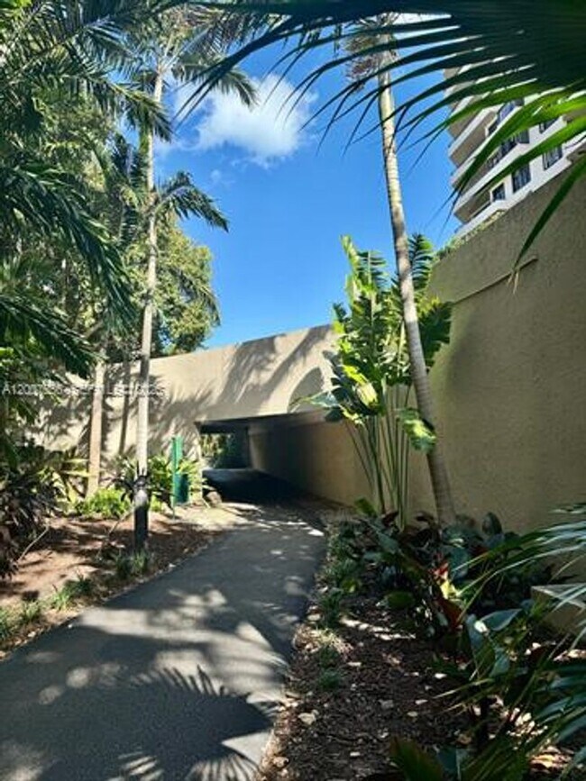 Building Photo - 101 Crandon Blvd
