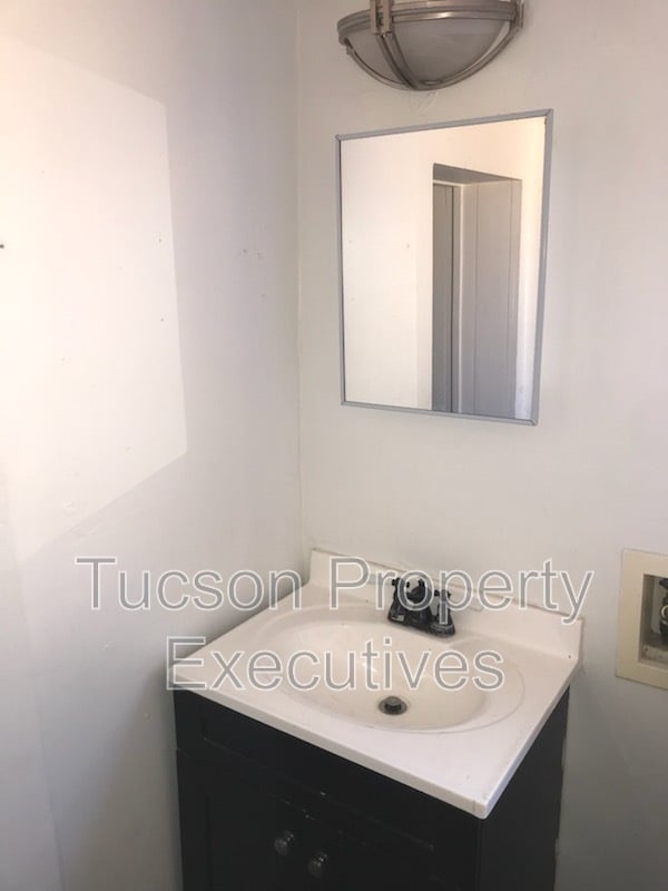 Building Photo - 841 S 8th Ave