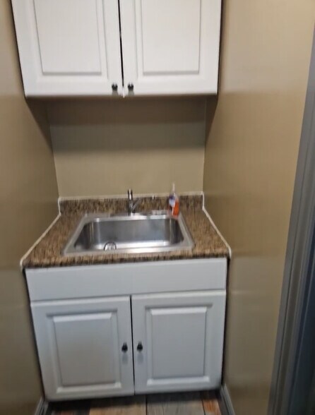 Building Photo - 220 Church St