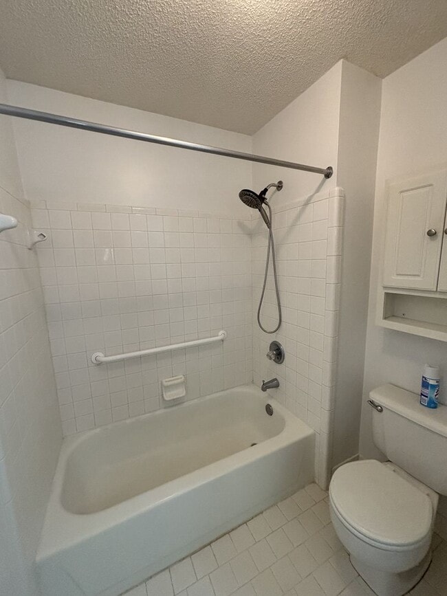 Building Photo - 2 Bed 2 Bath Pelham Available for immediat...