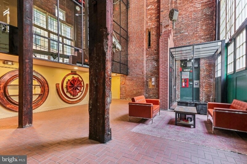 Building Photo - 136 N Bread St