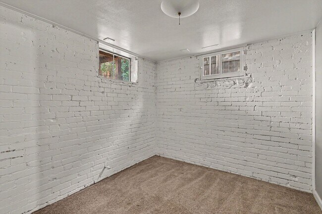 Building Photo - Charming University Neighborhood Home | 2 Bedrooms + Bonus Room