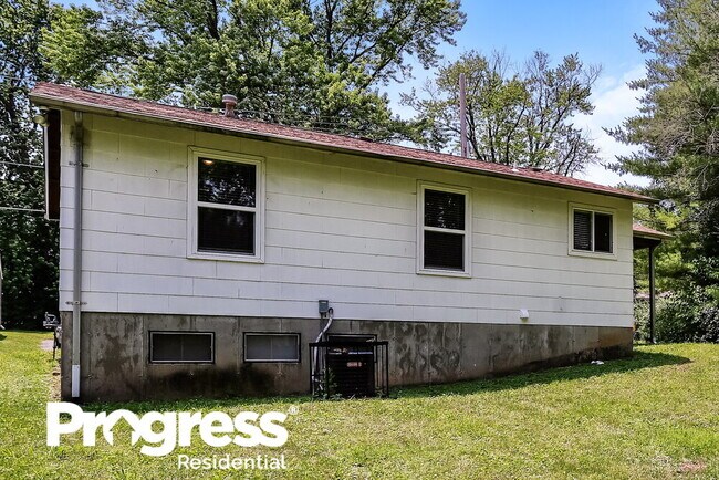 Building Photo - 251 Flora Dr