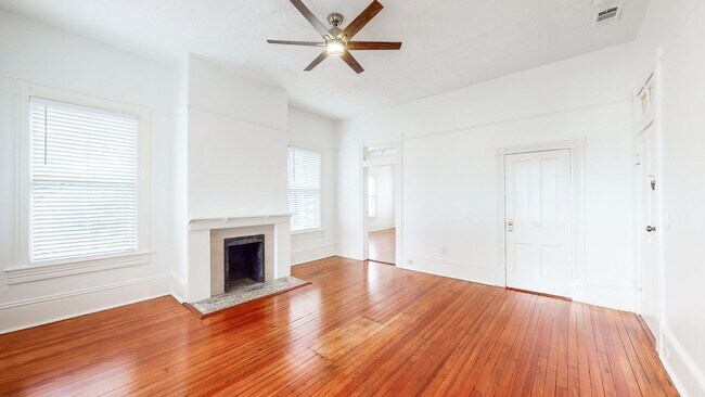 Building Photo - 123 W 41st St
