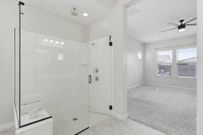 Building Photo - 10631 E Thatcher Ave