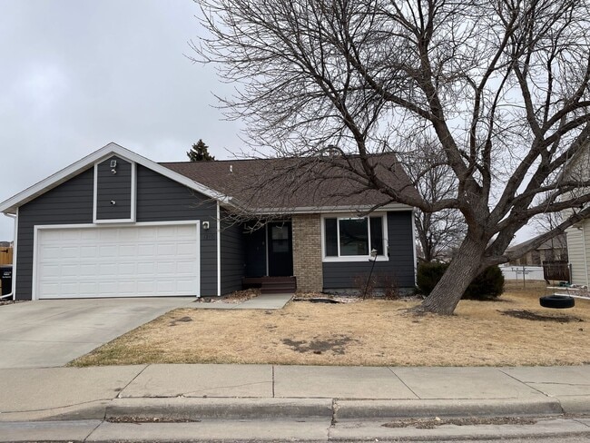 Building Photo - 4 Bedroom, 2 Bath Home for Rent