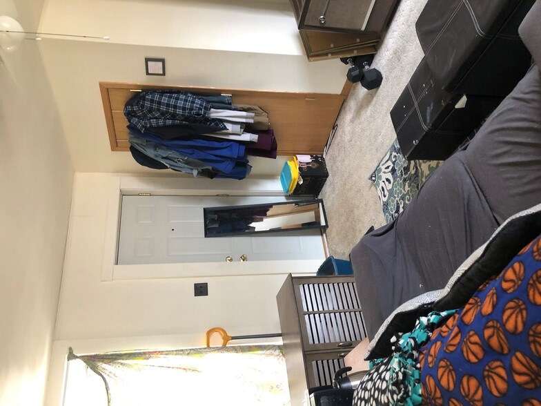 Building Photo - 547 Niagara St