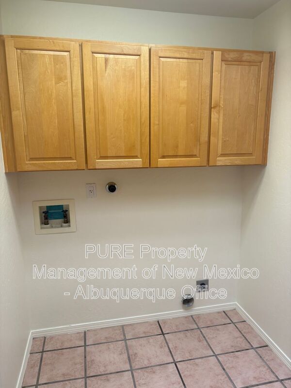 Building Photo - 8220 W Raintree Dr NE