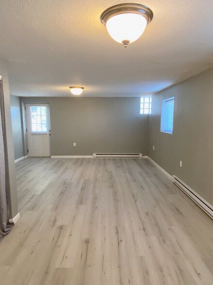 Building Photo - 116 E Stuart St