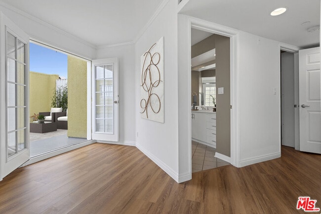 Building Photo - 12000 Goshen Ave