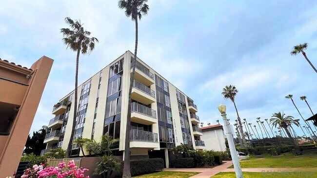Building Photo - 8111 Camino Del Oro