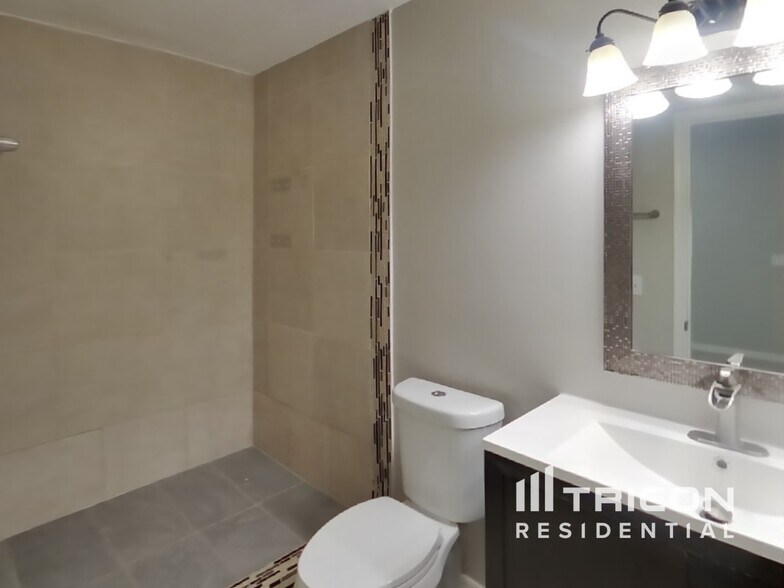 Building Photo - 7727 Mystic Point Ct W