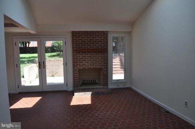Building Photo - 4302 Locust Ln