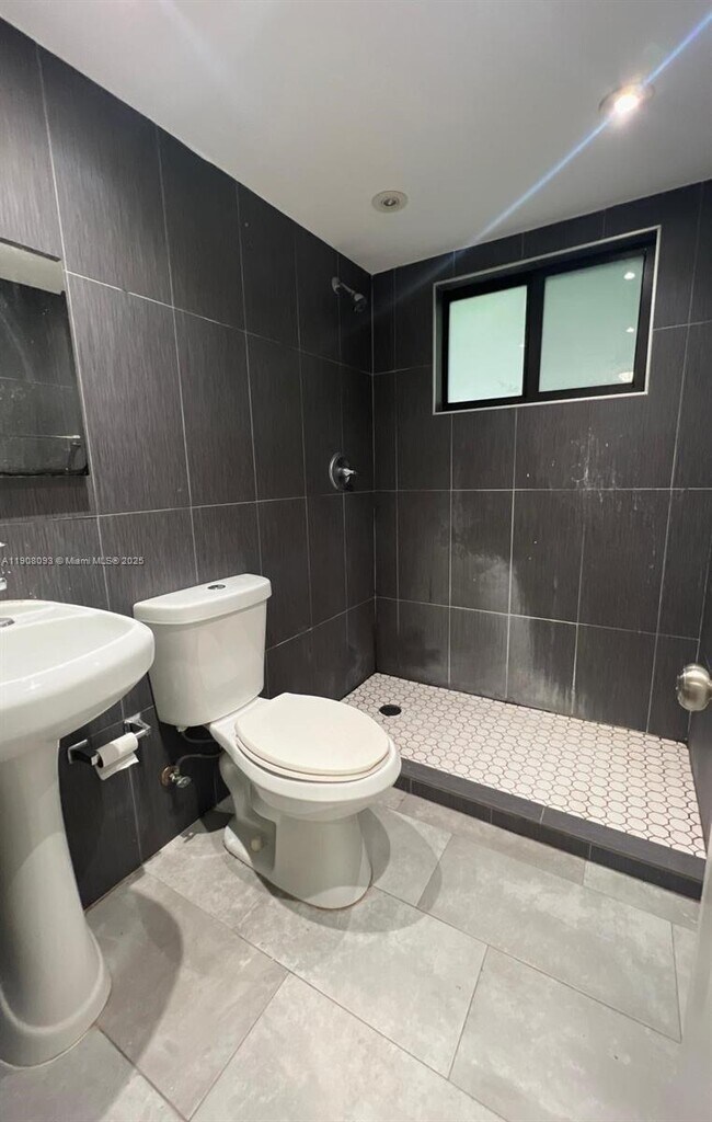 Building Photo - 501 NW 30th St