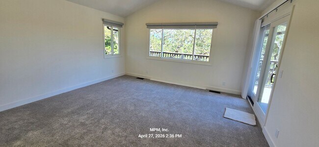 Building Photo - large custom home with peek a boo ocean views