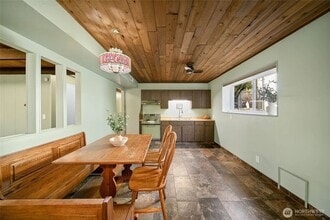 Building Photo - Luxury Home with Views, Maintained Pool and Yard. 5Bed, 3 Bath Great Location