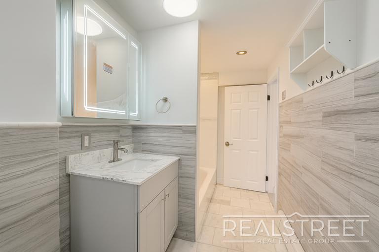 Building Photo - Charming Brownstone 2-Bed w/ Private Outdoor Space