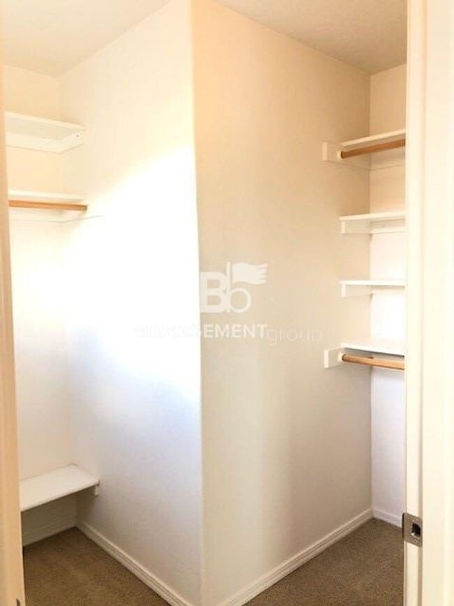 Building Photo - Updated Beaverton Townhome Close to Nike! Private Yard/Patio