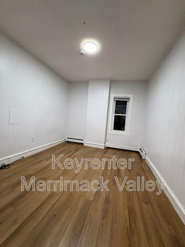 Building Photo - 58-60 Temple St 1st Fl