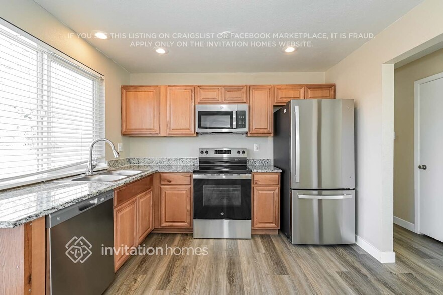 Building Photo - 2881 S Olathe Ct