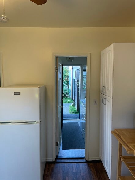 Building Photo - 4781 Avalon Ave