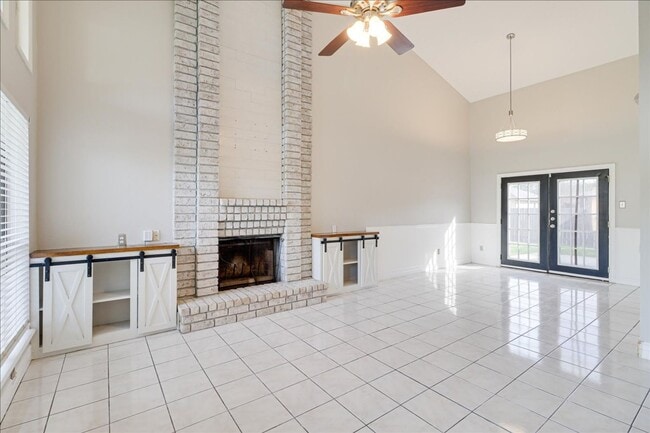 Building Photo - 2938 River Crest Rd