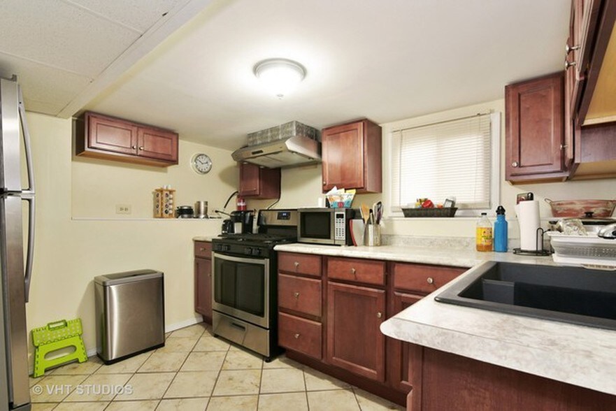 Building Photo - 5600 N Marmora Ave