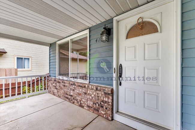 Building Photo - Beautiful Spacious 4 Bedroom Kentwood Home