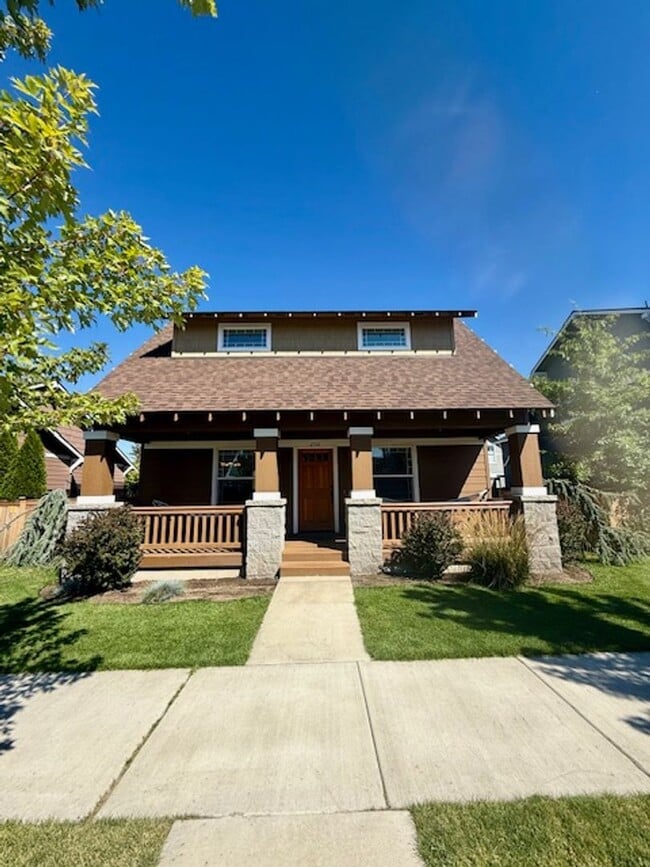 Primary Photo - Spacious 3-Bedroom Home with Bonus Room in...