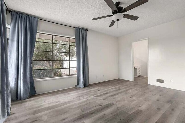 Building Photo - 590 N Cambridge St