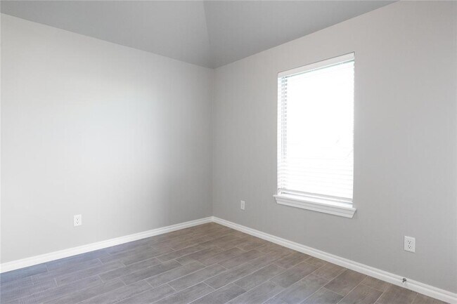 Building Photo - 1013 SE 30th St