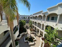 Building Photo - Gorgeous Spacious 2 Bedroom - 2 bath top f...