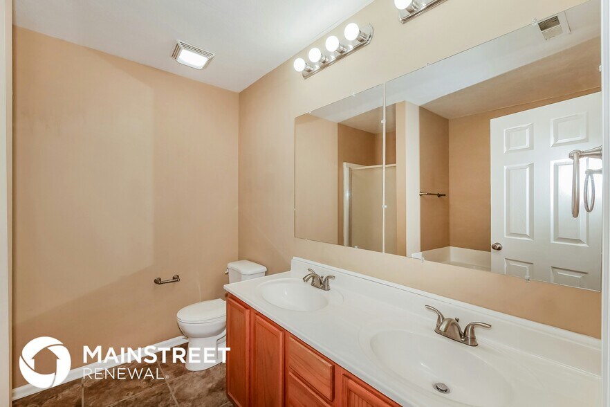 Building Photo - 8144 Wood Hollow Ln