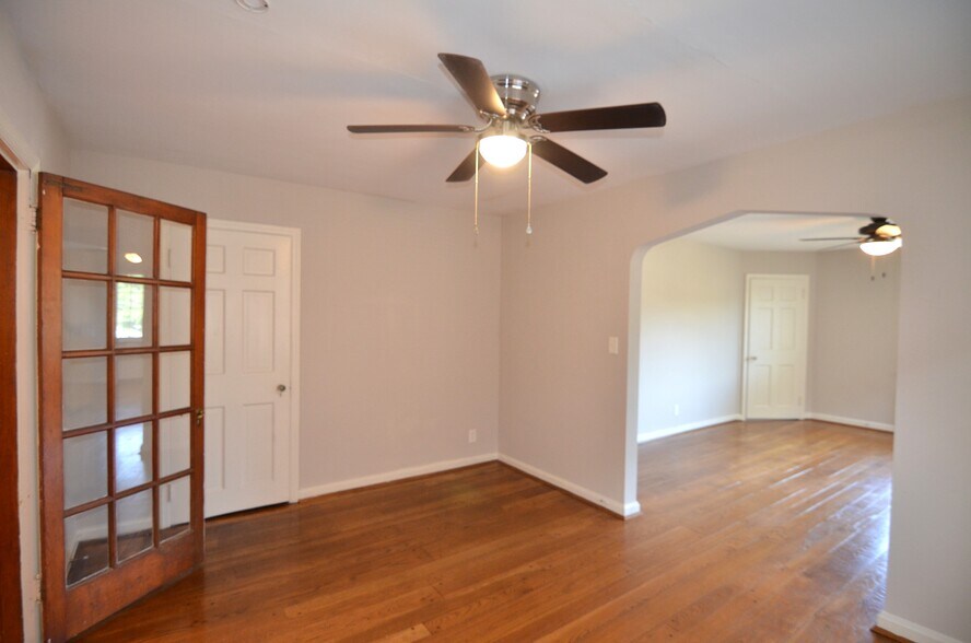 Building Photo - 5840 Ridge Ave