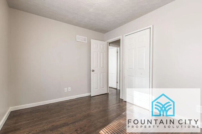 Building Photo - 3901 N Spruce Ave