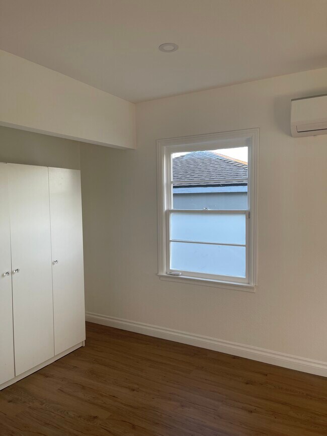 Back house - 826 E Elmwood Ave