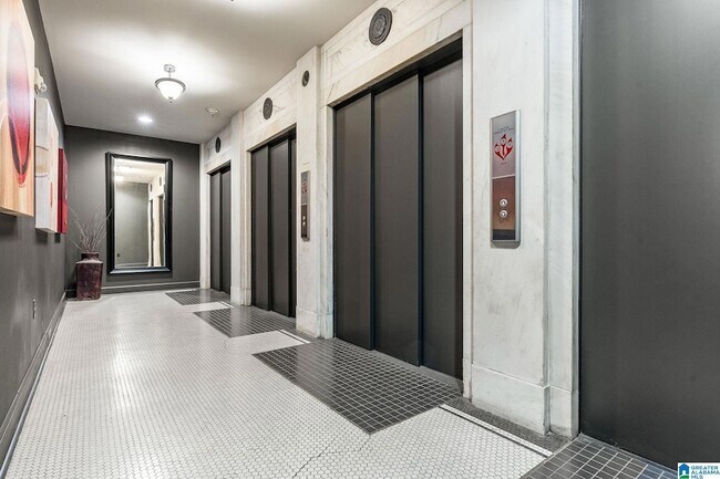 Building Photo - 2024 2nd Ave N