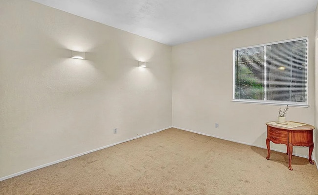 Building Photo - 1000 Beck St