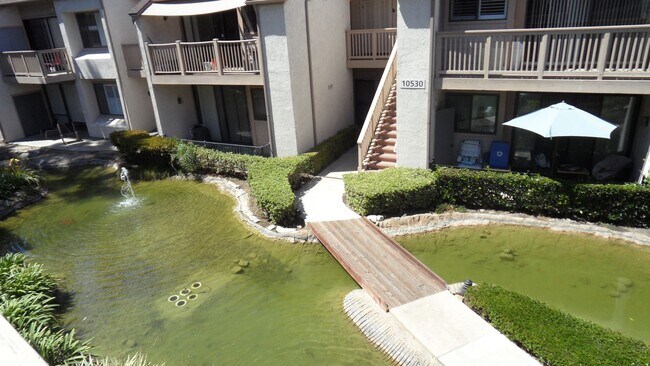 Building Photo - 10520 Lakeside Dr N