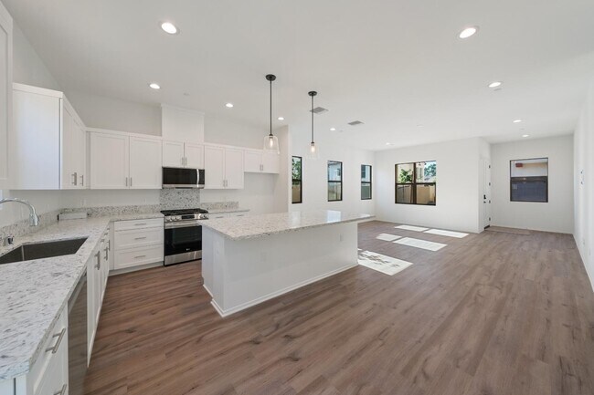 Building Photo - 822 Francesca Dr