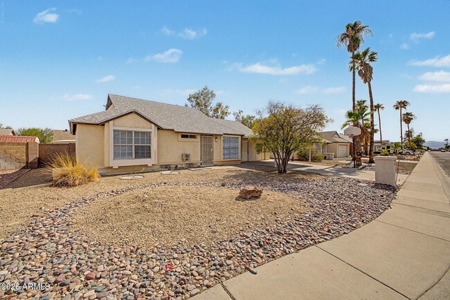 Building Photo - 10719 W Vista Ave