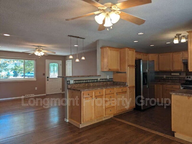 Building Photo - 305 Cottonwood Ct