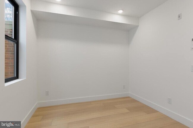 Building Photo - 2007 Cambridge St