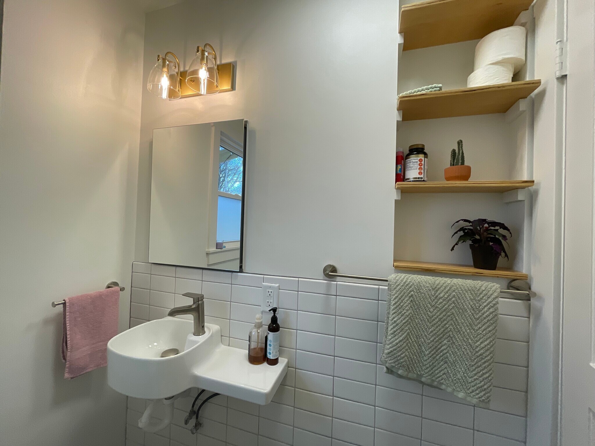 Building Photo - 129 Gordon Ter