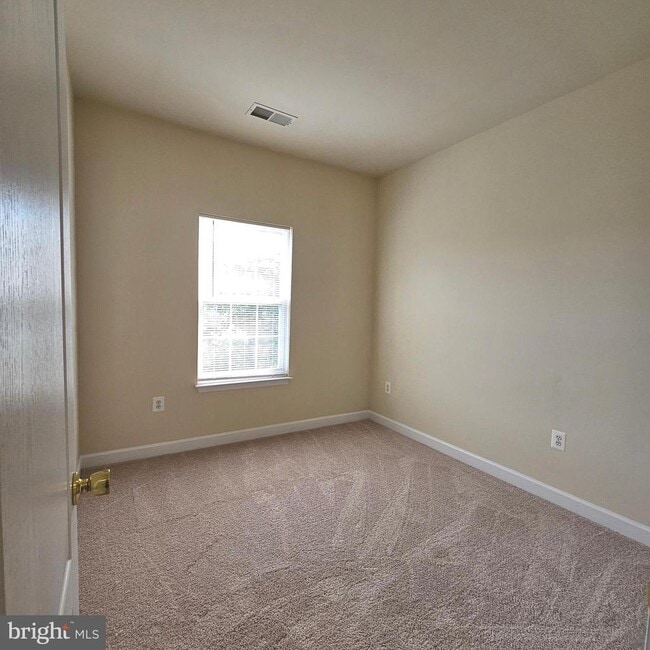 Building Photo - 725 Chevington Ct